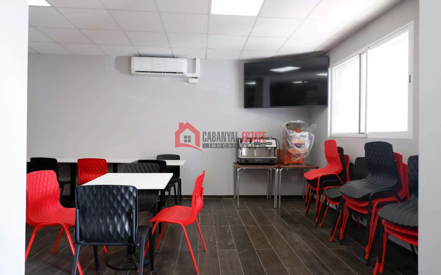 Commercial Premises In Sagunto (134 M²)