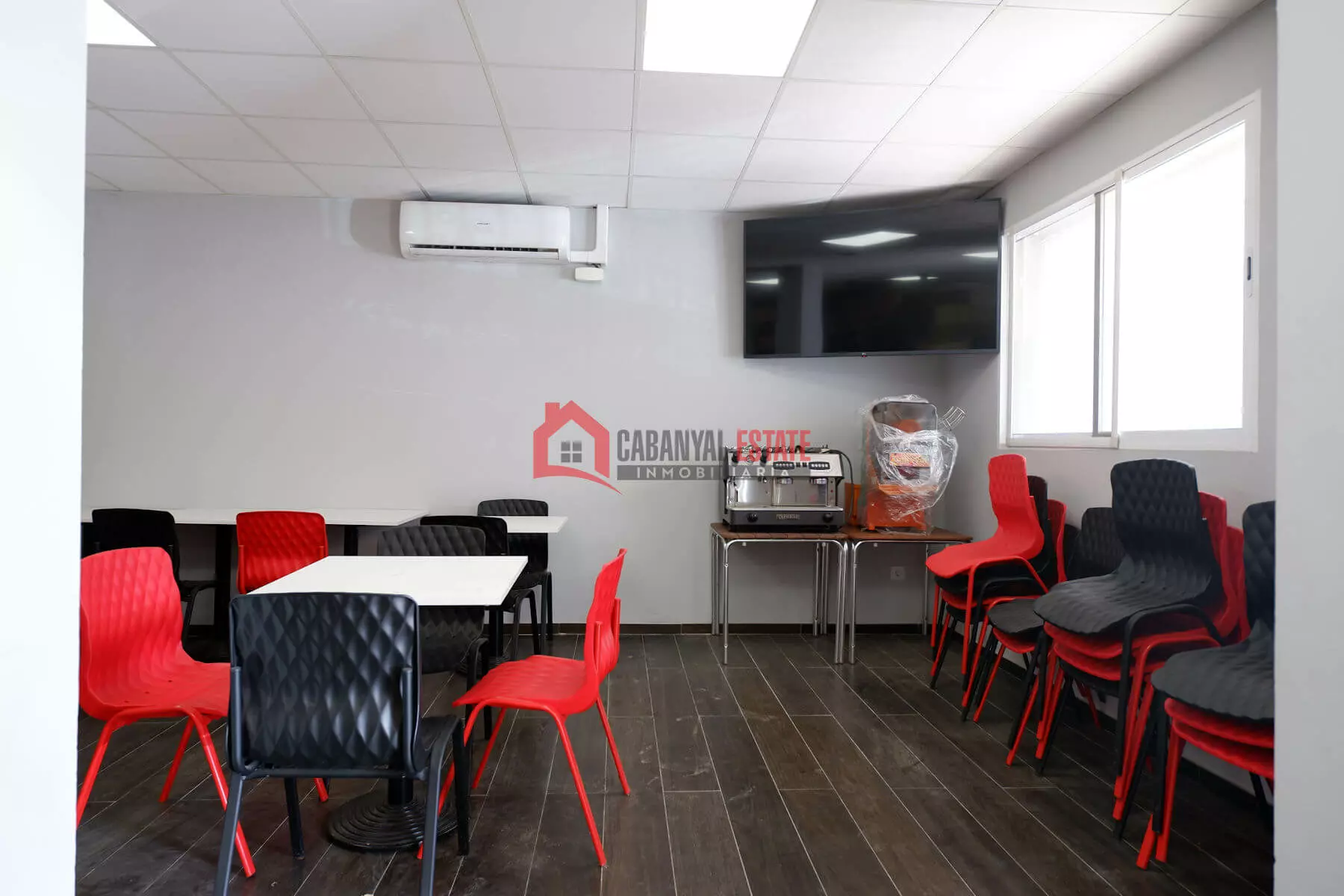 Commercial Premises In Sagunto (134 M²)
