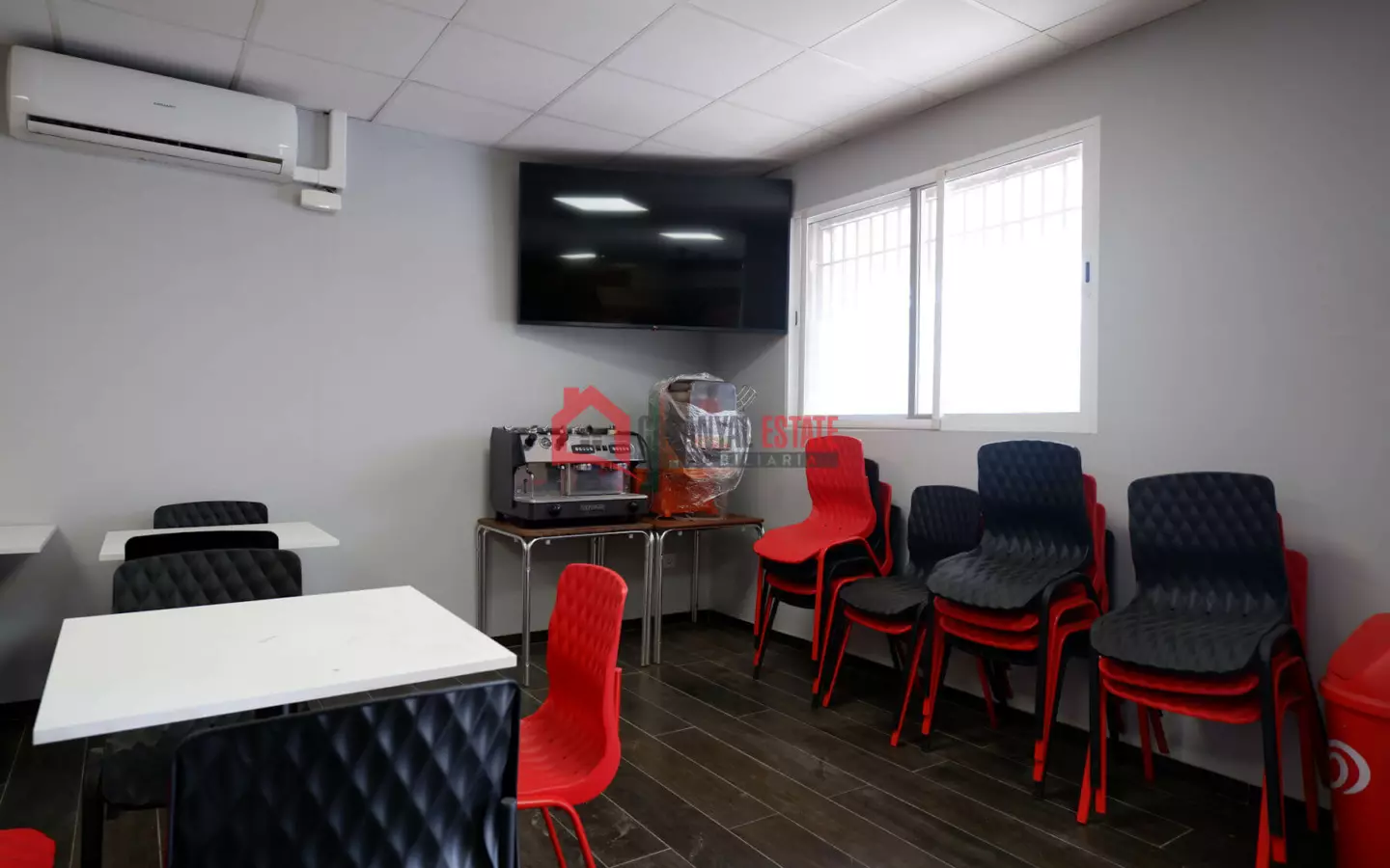 Commercial Premises In Sagunto (134 M²)
