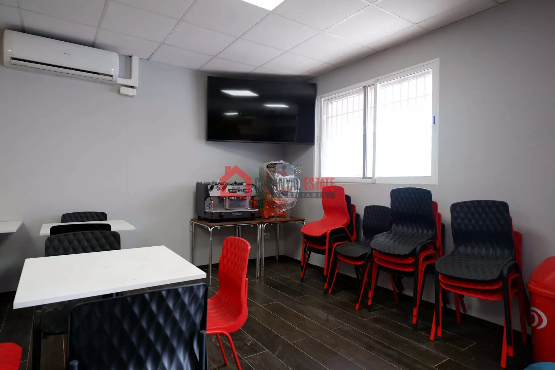 Commercial Premises In Sagunto (134 M²)