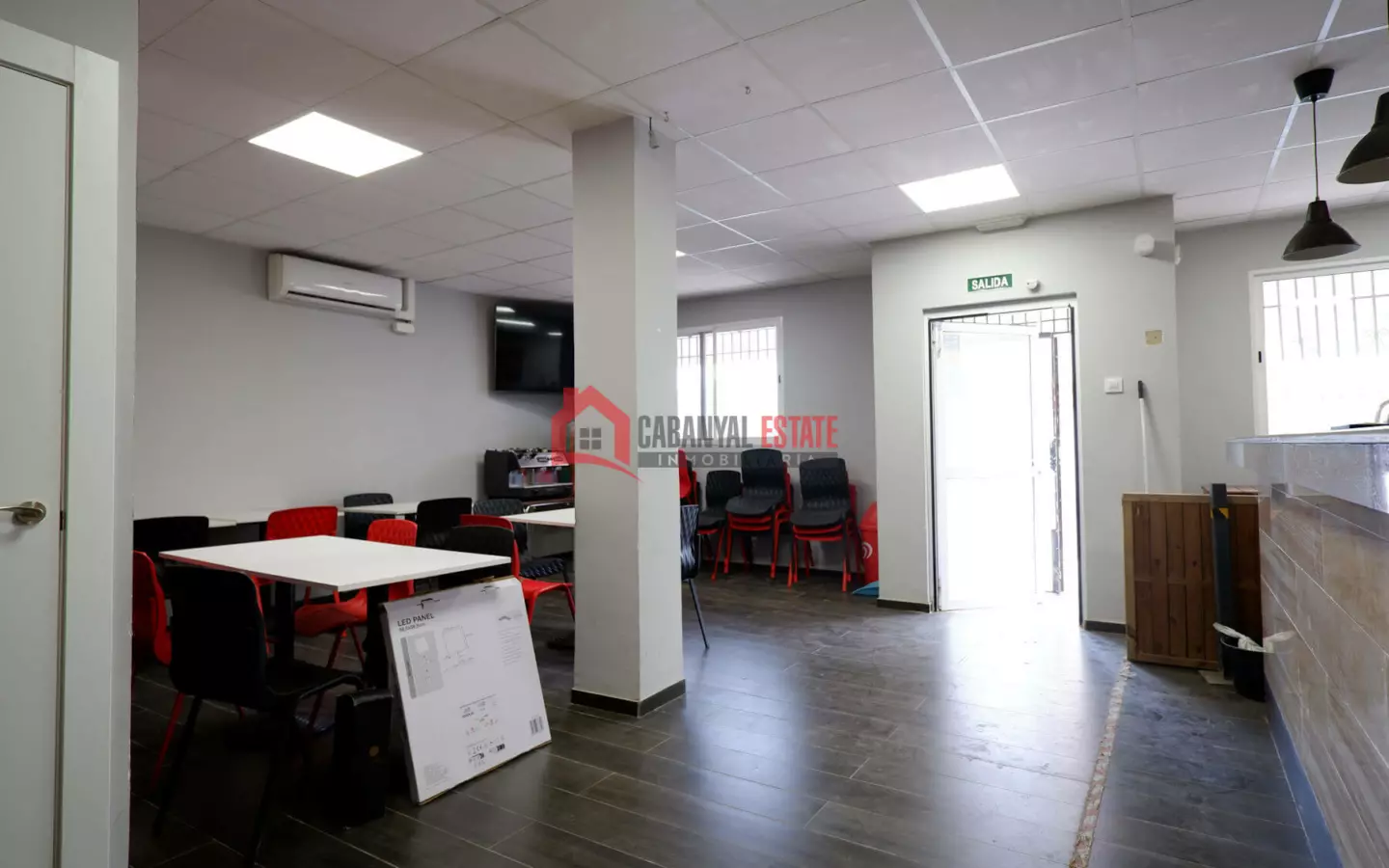 Commercial Premises In Sagunto (134 M²)