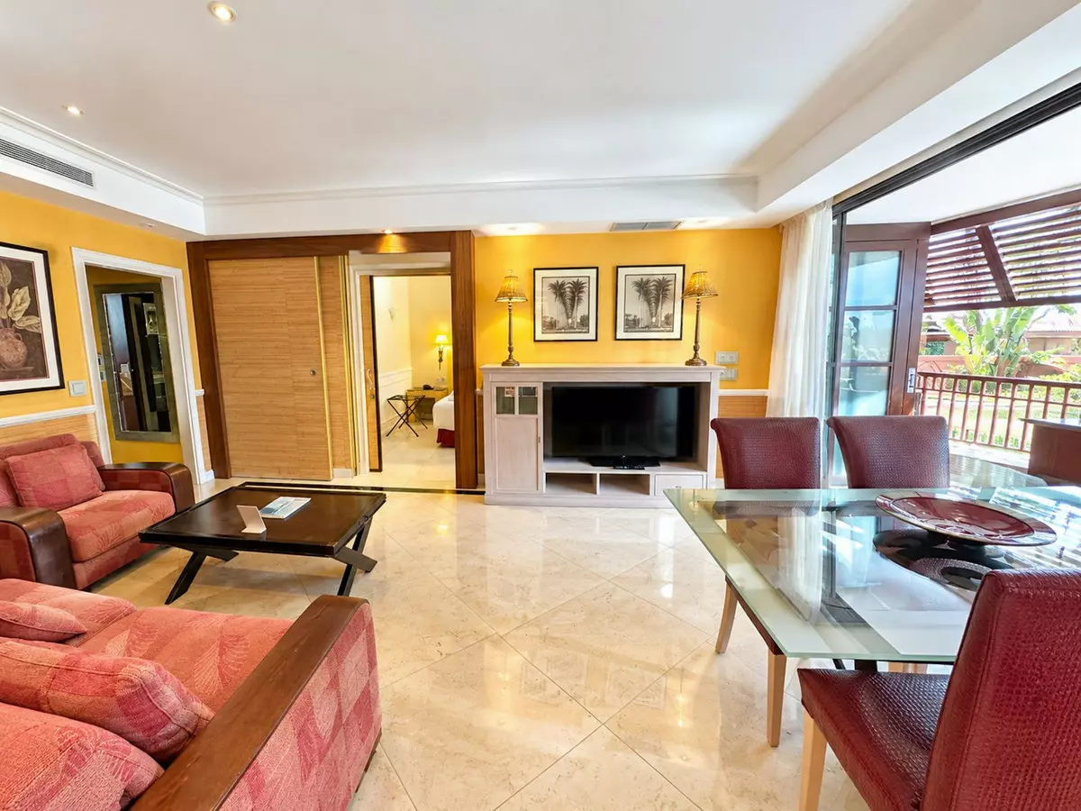 2-bedroom Apartment In Puerto Banús, Spain (149 M²)
