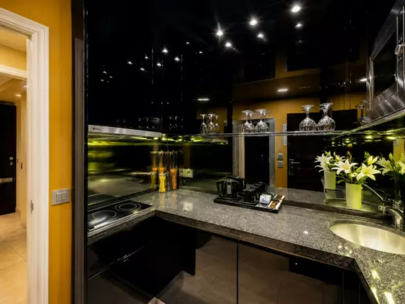 2-bedroom Apartment In Puerto Banús, Spain (149 M²)