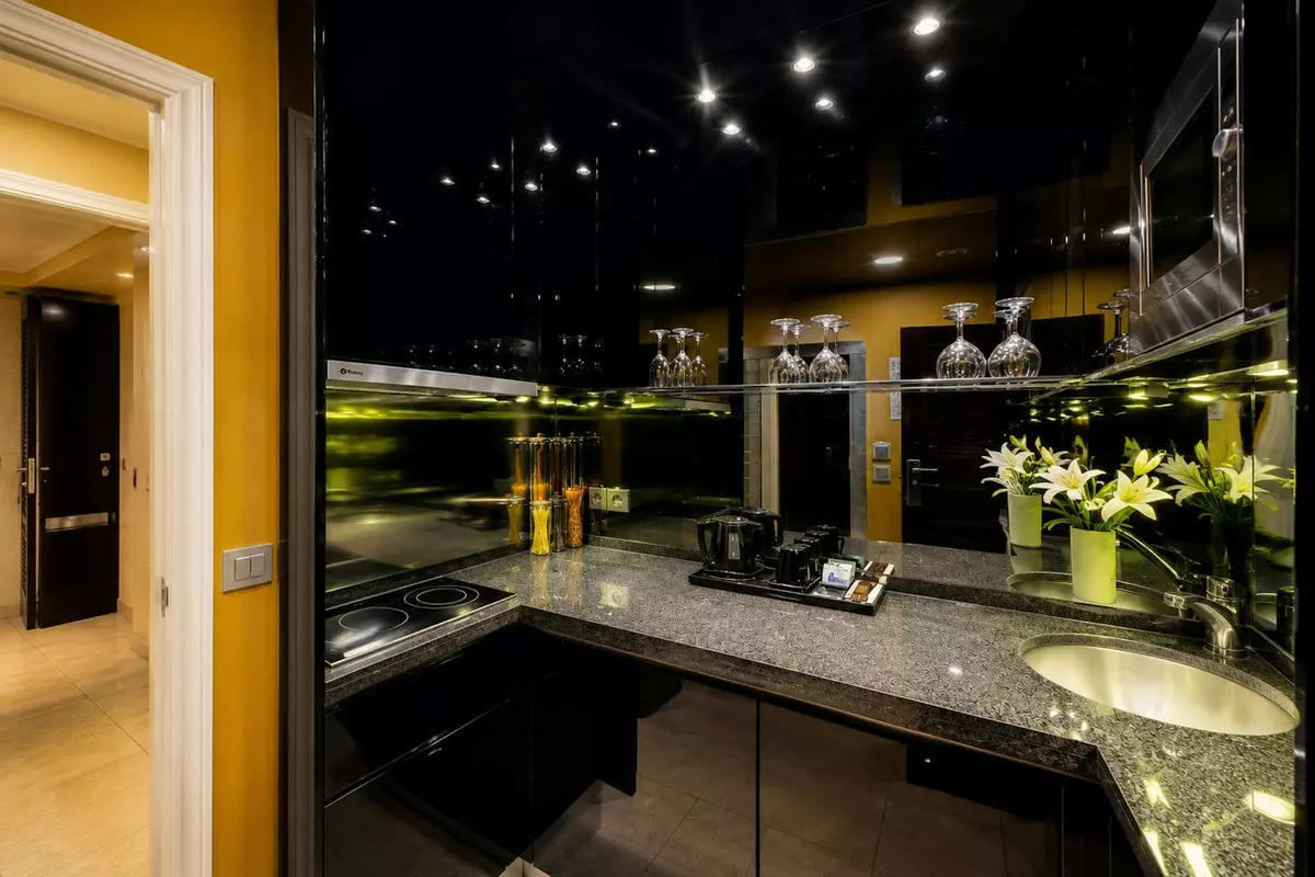 2-bedroom Apartment In Puerto Banús, Spain (149 M²)