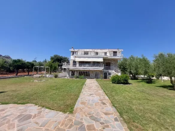 Central Greece Libanates: 315 Sqm Villa Right By The Water’s Edge. On The Sea On A Plot Of 3,683 Sq M