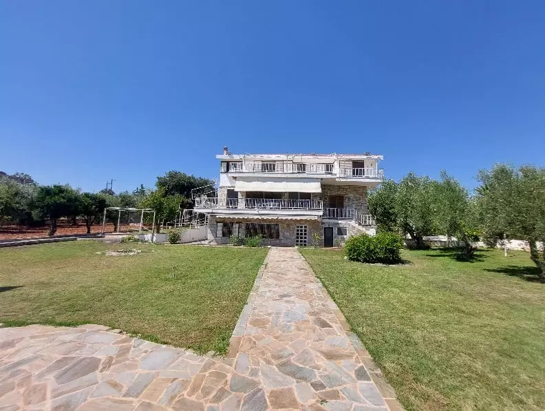 Central Greece Libanates: 315 Sqm Villa Right By The Water’s Edge. On The Sea On A Plot Of 3,683 Sq M