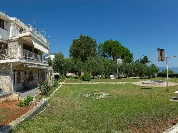 Central Greece Libanates: 315 Sqm Villa Right By The Water’s Edge. On The Sea On A Plot Of 3,683 Sq M