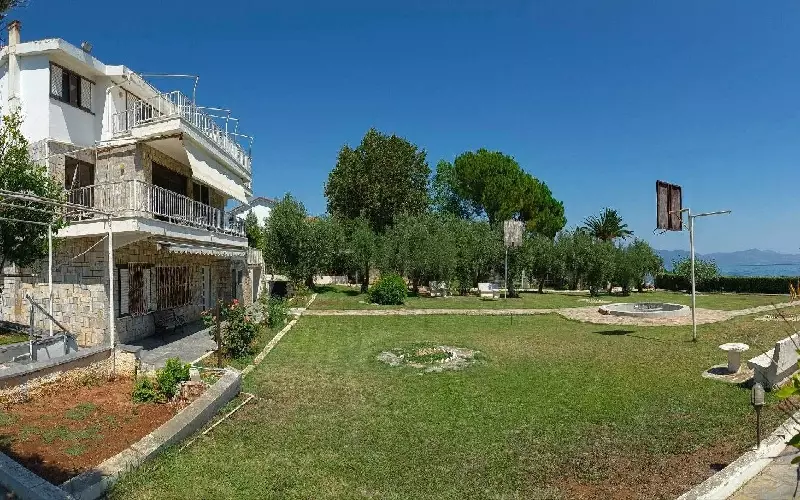 Central Greece Libanates: 315 Sqm Villa Right By The Water’s Edge. On The Sea On A Plot Of 3,683 Sq M
