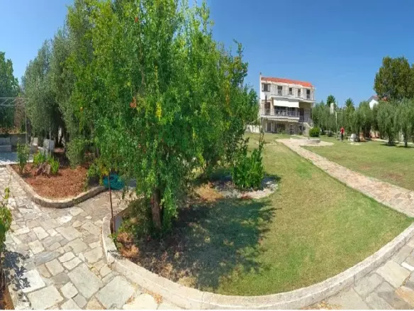 Central Greece Libanates: 315 Sqm Villa Right By The Water’s Edge. On The Sea On A Plot Of 3,683 Sq M