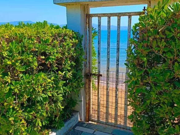 Central Greece Libanates: 315 Sqm Villa Right By The Water’s Edge. On The Sea On A Plot Of 3,683 Sq M