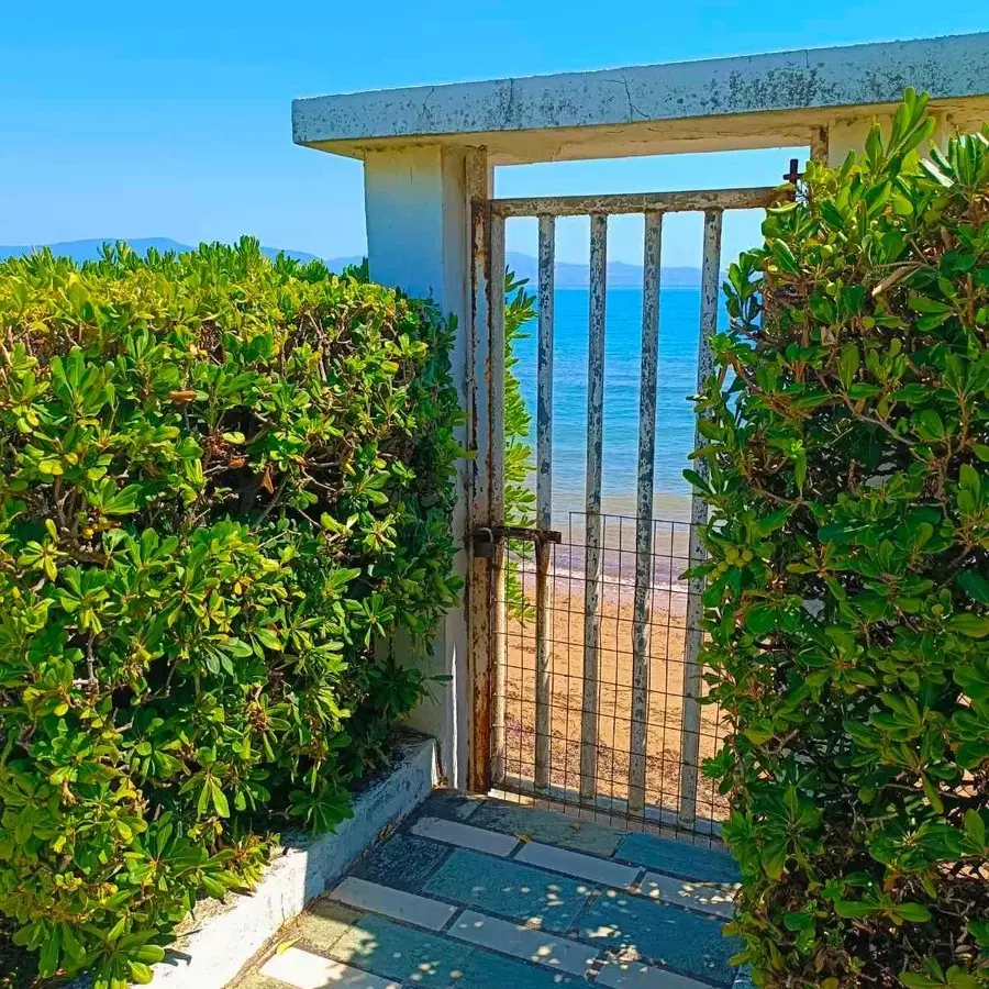 Central Greece Libanates: 315 Sqm Villa Right By The Water’s Edge. On The Sea On A Plot Of 3,683 Sq M