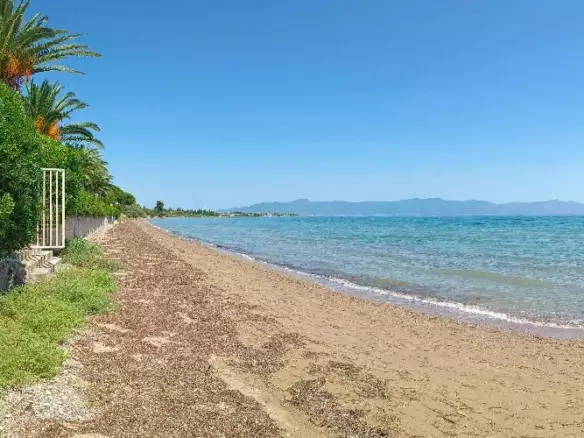 Central Greece Libanates: 315 Sqm Villa Right By The Water’s Edge. On The Sea On A Plot Of 3,683 Sq M