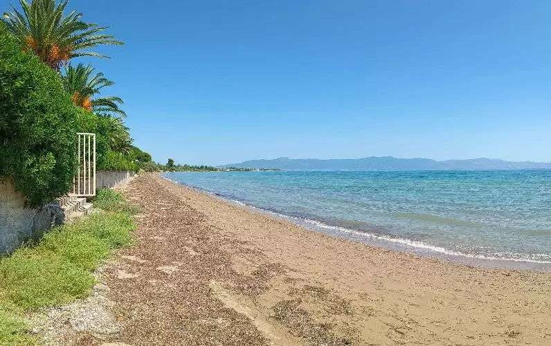 Central Greece Libanates: 315 Sqm Villa Right By The Water’s Edge. On The Sea On A Plot Of 3,683 Sq M