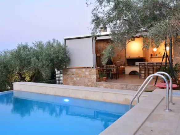 8-bedroom Villa In Anthidonos, Greece (390 M²)