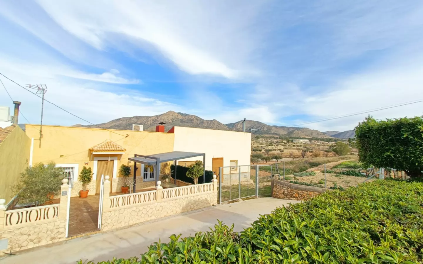 3-bedroom Detached Villa In Barinas, Spain (116 M²)