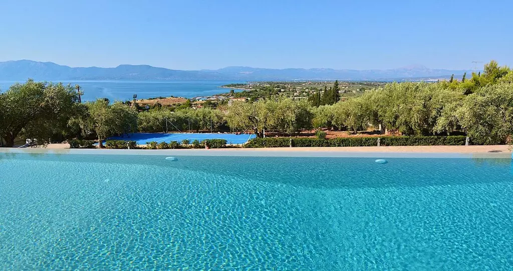 8-bedroom Villa In Anthidonos, Greece (390 M²)