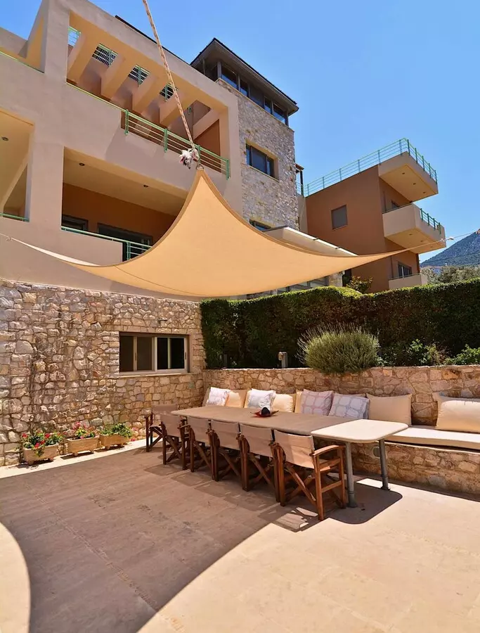 8-bedroom Villa In Anthidonos, Greece (390 M²)