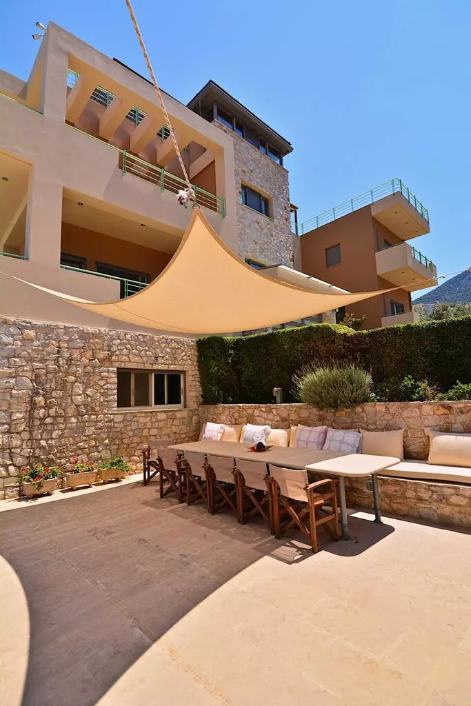 8-bedroom Villa In Anthidonos, Greece (390 M²)