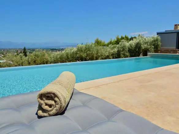 8-bedroom Villa In Anthidonos, Greece (390 M²)
