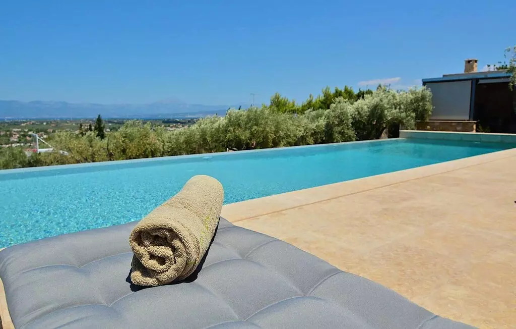 8-bedroom Villa In Anthidonos, Greece (390 M²)