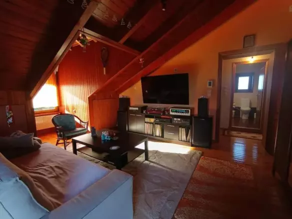 Central Greece Livanates: 290-square-meter Chalet-style Maisonette On A 4,700-square-meter Lot