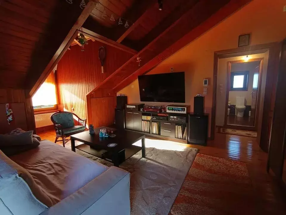 Central Greece Livanates: 290-square-meter Chalet-style Maisonette On A 4,700-square-meter Lot