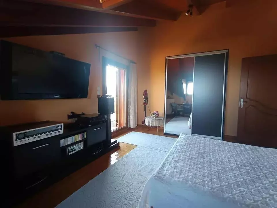 Central Greece Livanates: 290-square-meter Chalet-style Maisonette On A 4,700-square-meter Lot