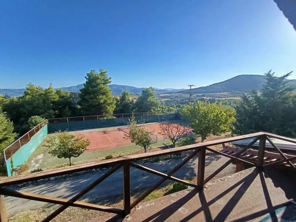 Central Greece Livanates: 290-square-meter Chalet-style Maisonette On A 4,700-square-meter Lot