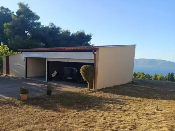 Central Greece Livanates: 290-square-meter Chalet-style Maisonette On A 4,700-square-meter Lot