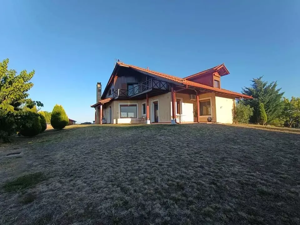 Central Greece Livanates: 290-square-meter Chalet-style Maisonette On A 4,700-square-meter Lot