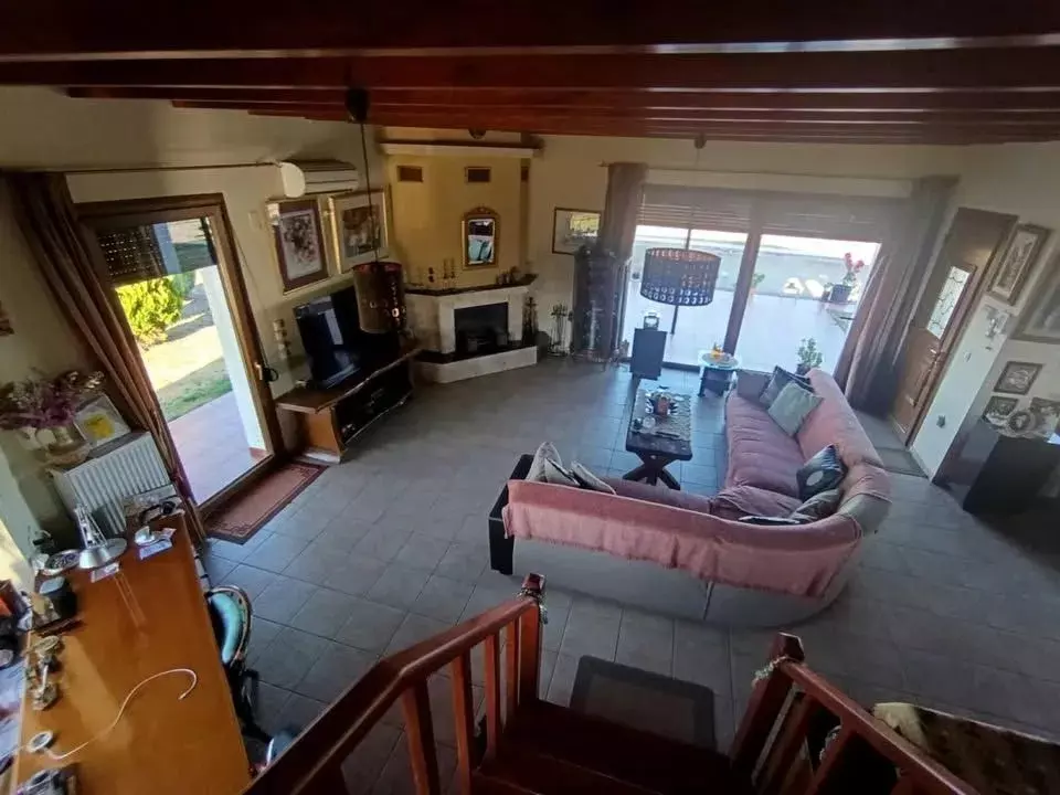Central Greece Livanates: 290-square-meter Chalet-style Maisonette On A 4,700-square-meter Lot