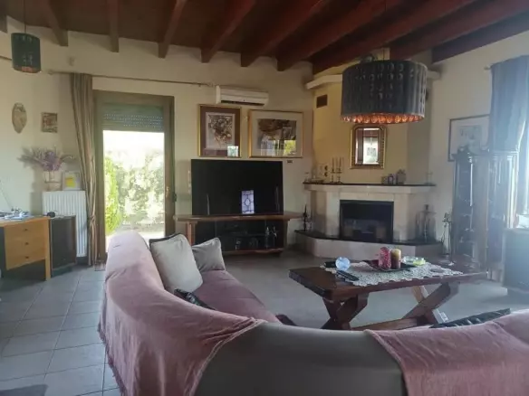 Central Greece Livanates: 290-square-meter Chalet-style Maisonette On A 4,700-square-meter Lot
