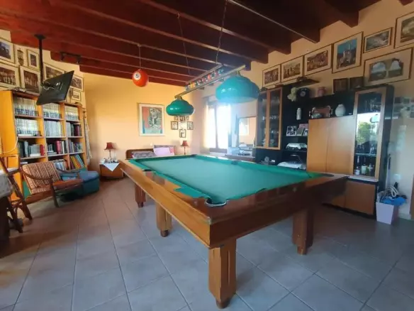 Central Greece Livanates: 290-square-meter Chalet-style Maisonette On A 4,700-square-meter Lot