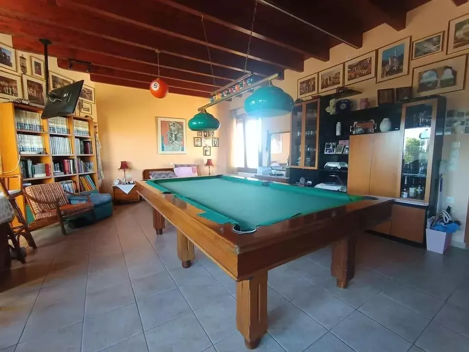 Central Greece Livanates: 290-square-meter Chalet-style Maisonette On A 4,700-square-meter Lot