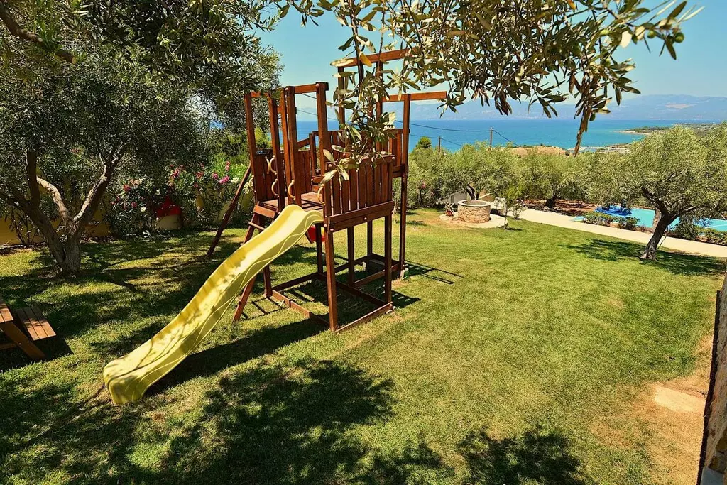 8-bedroom Villa In Anthidonos, Greece (390 M²)
