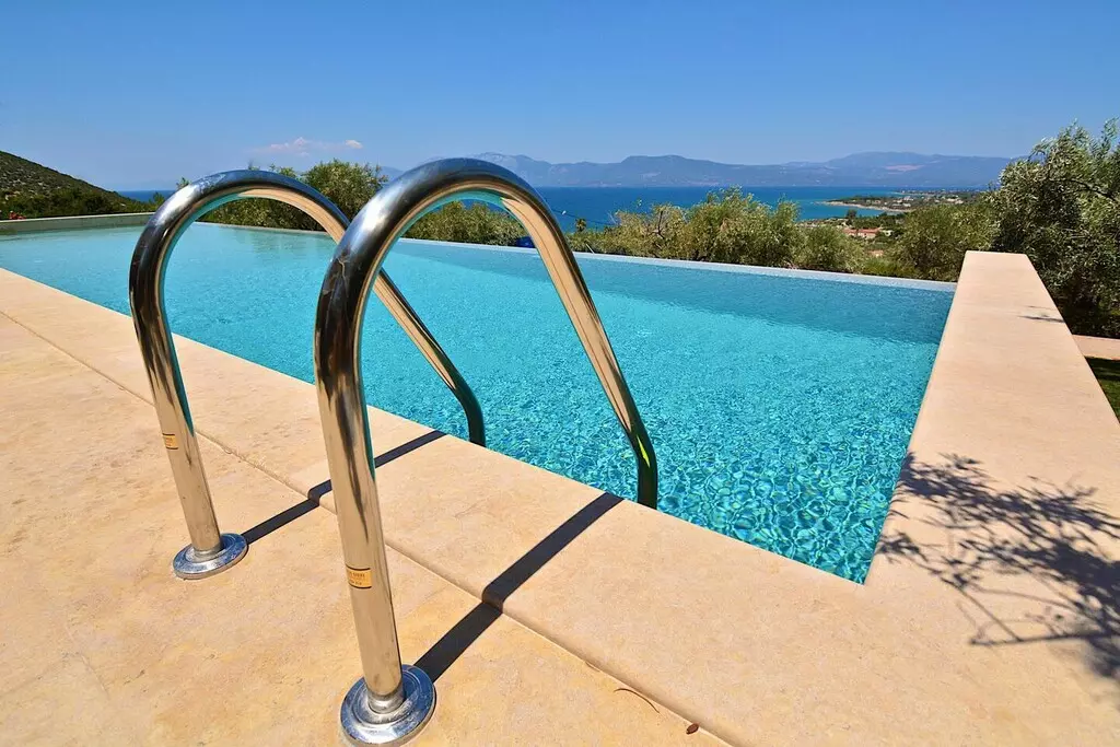 8-bedroom Villa In Anthidonos, Greece (390 M²)