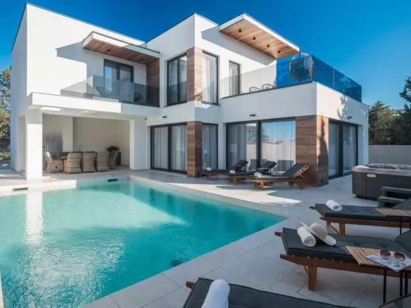 4-bedroom Villa In Umag, Croatia (250 M²)