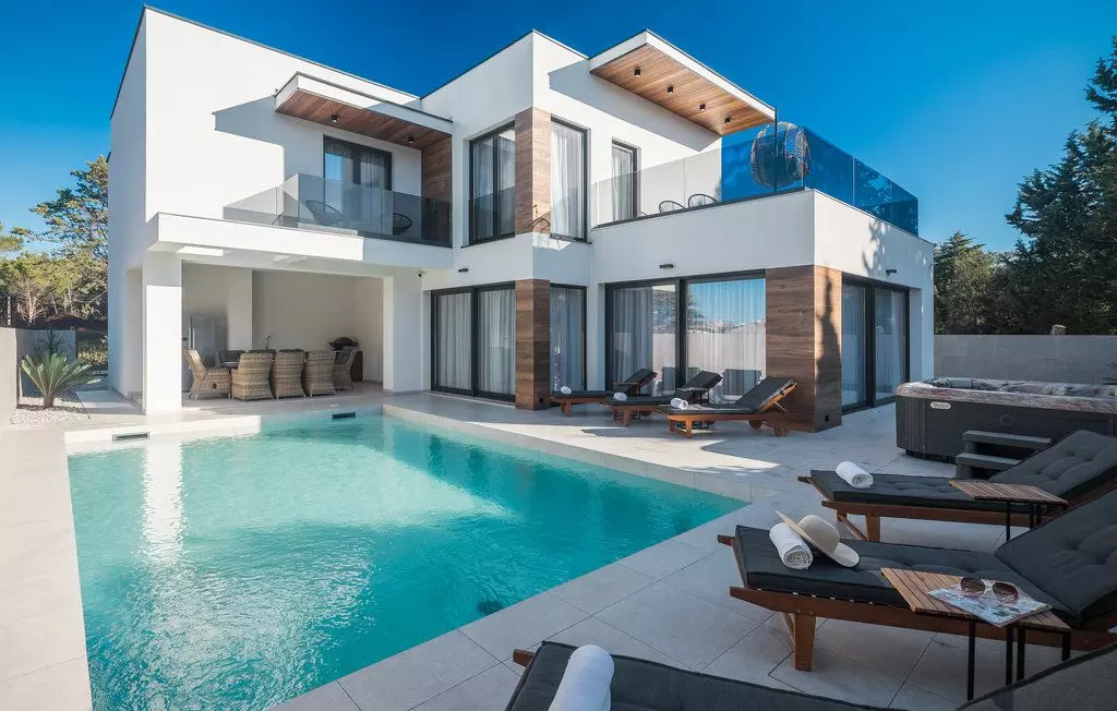 4-bedroom Villa In Umag, Croatia (250 M²)