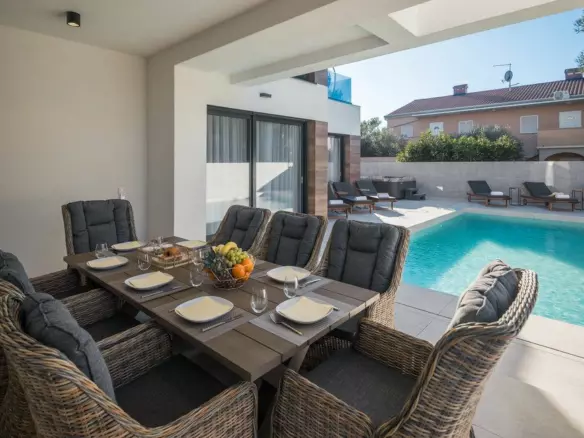 4-bedroom Villa In Umag, Croatia (250 M²)