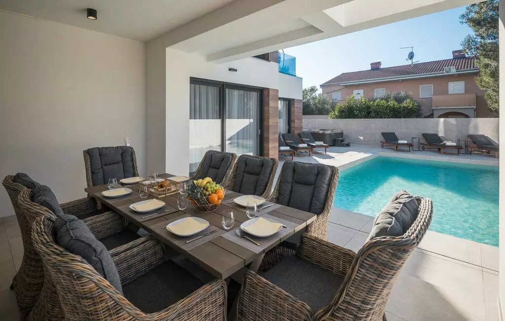 4-bedroom Villa In Umag, Croatia (250 M²)