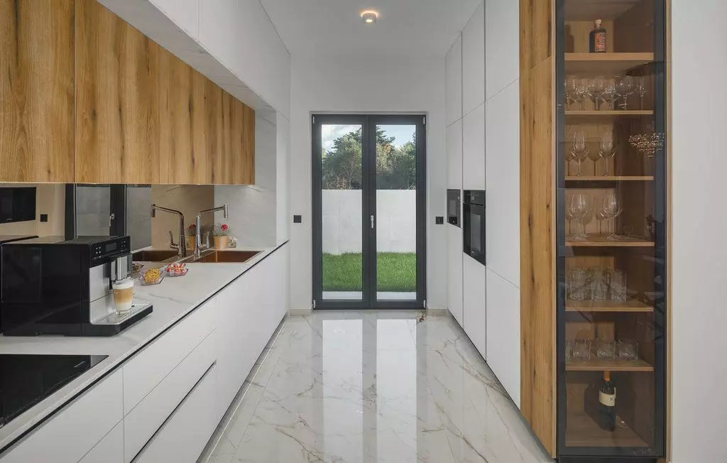 4-bedroom Villa In Umag, Croatia (250 M²)