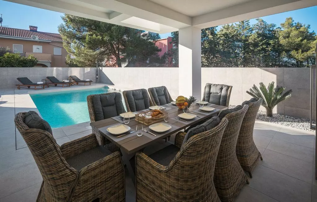 4-bedroom Villa In Umag, Croatia (250 M²)