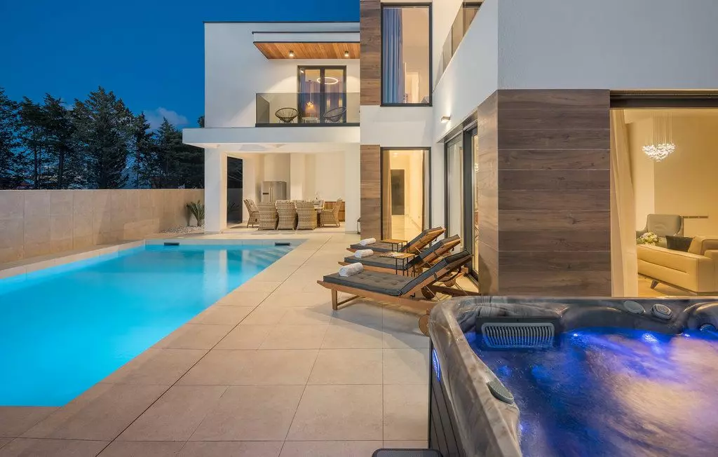4-bedroom Villa In Umag, Croatia (250 M²)