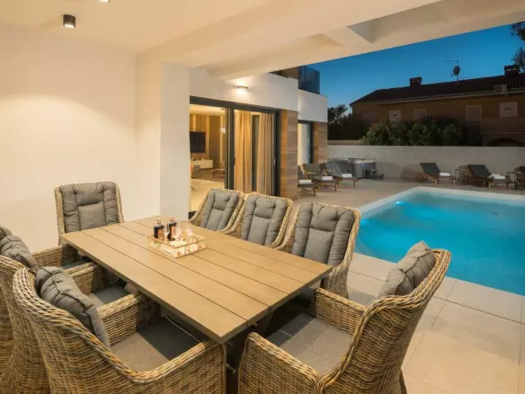 4-bedroom Villa In Umag, Croatia (250 M²)