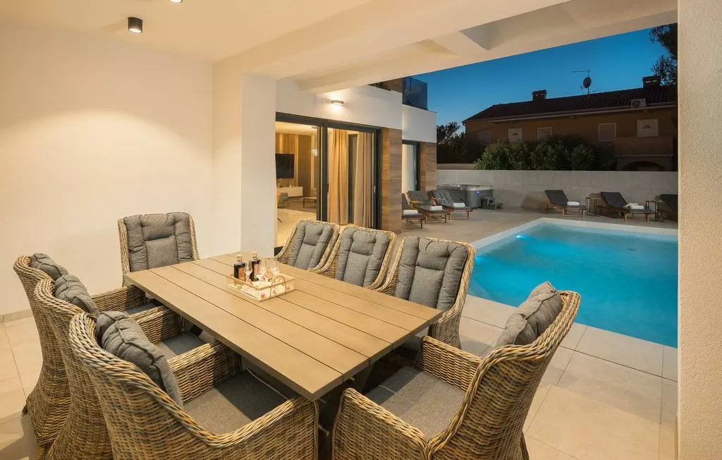 4-bedroom Villa In Umag, Croatia (250 M²)