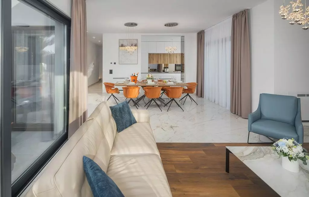 4-bedroom Villa In Umag, Croatia (250 M²)