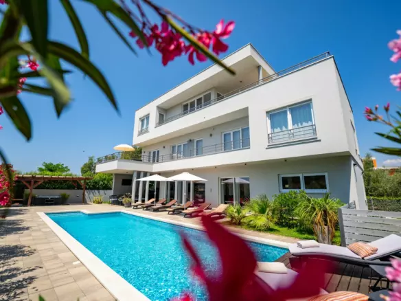 5-bedroom Villa In Medulin, Croatia (330 M²)
