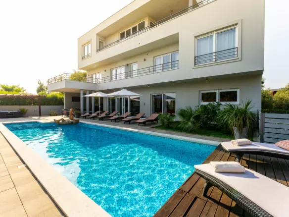 5-bedroom Villa In Medulin, Croatia (330 M²)