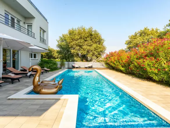 5-bedroom Villa In Medulin, Croatia (330 M²)