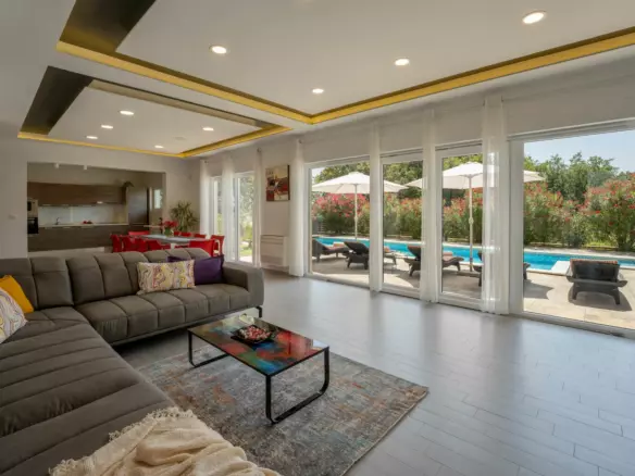 5-bedroom Villa In Medulin, Croatia (330 M²)